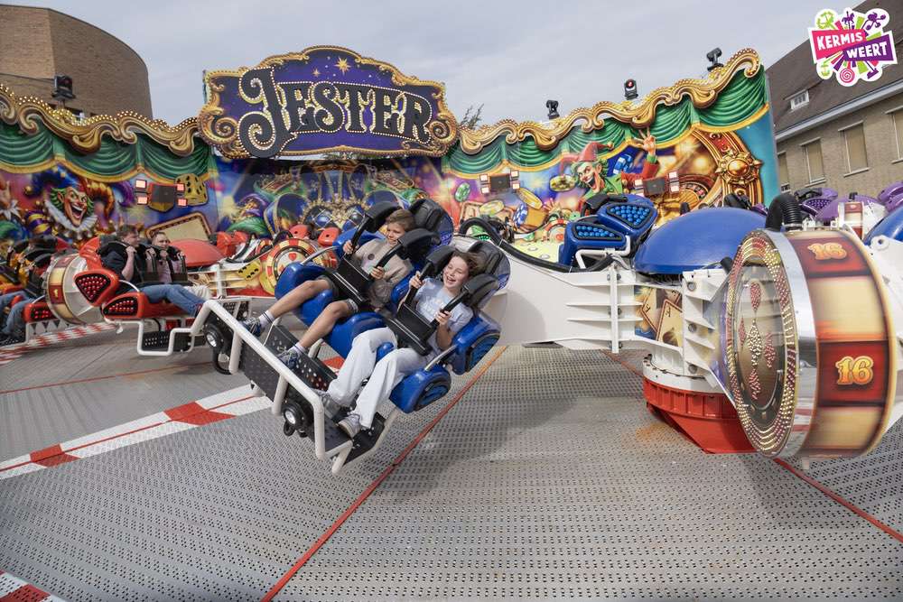 Foto: 'Opening kermisattractie Jester 10'.